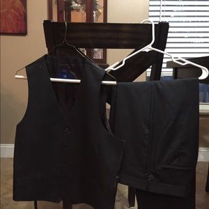 DK Gray vest Med, pants size 34
Men's Warehouse